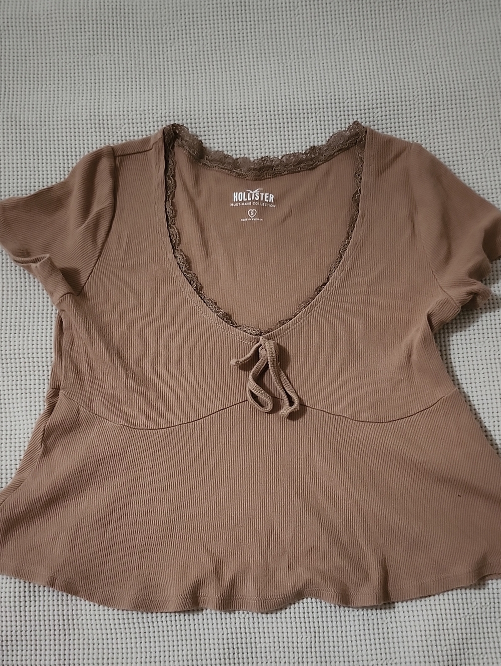 Hollister Women's Taupe Ribbed Short Sleeve Top with Lace Trim
